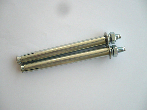 Expansive bolt
