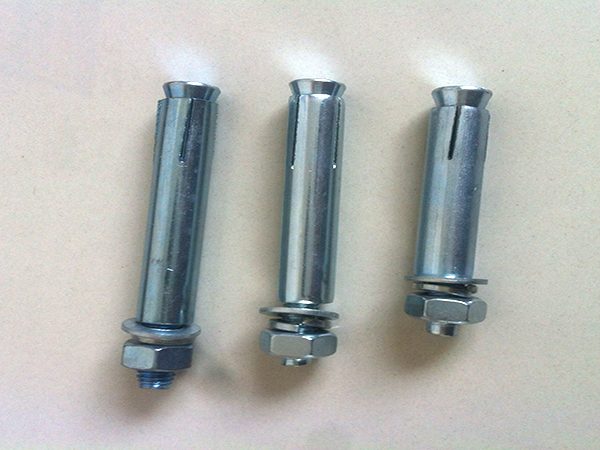 Expansive bolt
